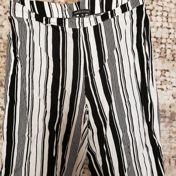 Kendal & Kylie pants 👖 - Picture 2 of 5